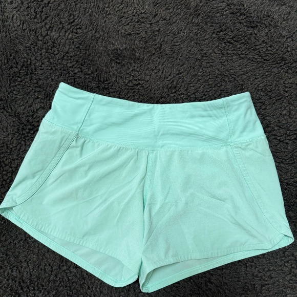Lulu Speed Up Shorts 2.5" - Picture 2 of 3